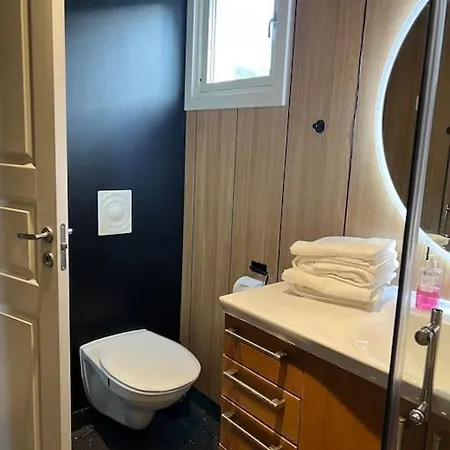 Overnatting Med Sjoutsikt A Rolige Omgivelser 別荘 アルタ